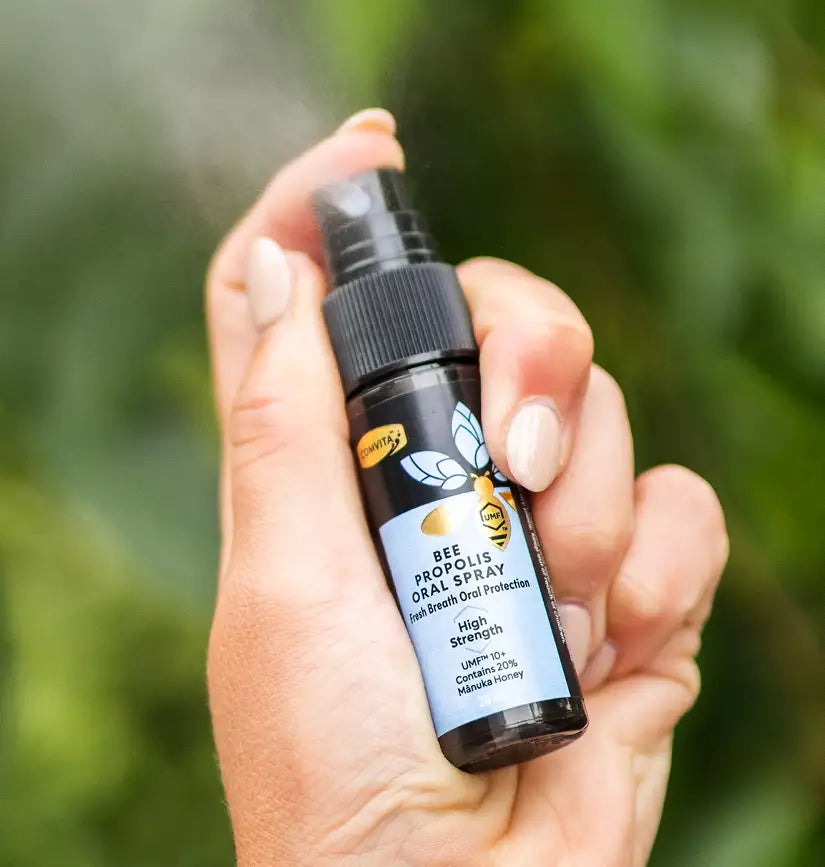 hand spraying propolis oral spray