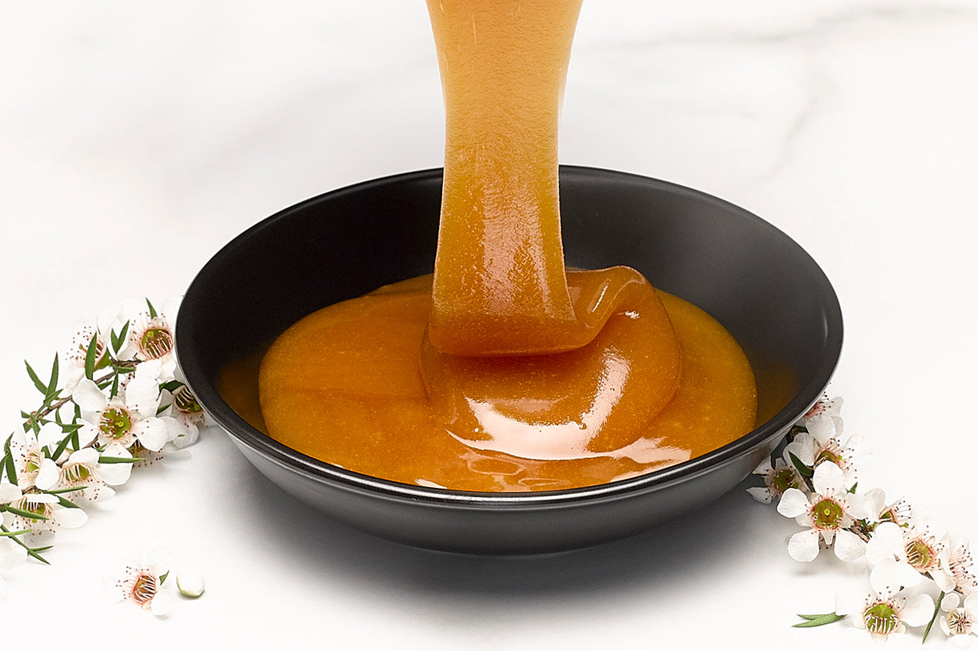 bowl of creamed manuka honey