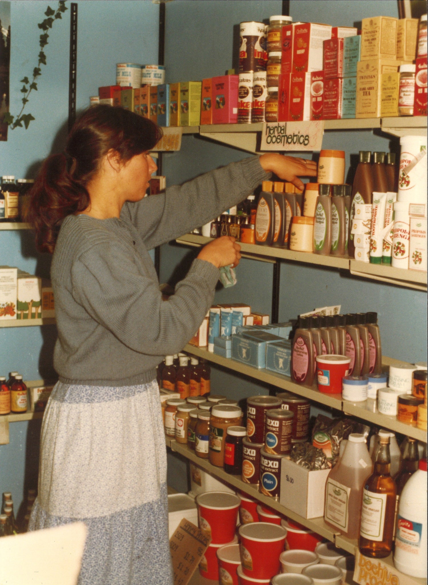 rita wilson stocking shelves with comvita product in the early years